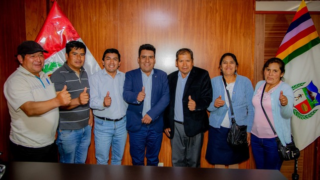 Gobernador regional Percy Godoy junto a autoridades acuerdan trabajar de la mano por el desarrollo de Chuparo