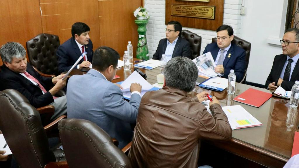 Ministro de Salud expuso plan estratégico para fortalecer la atención primaria en regiones