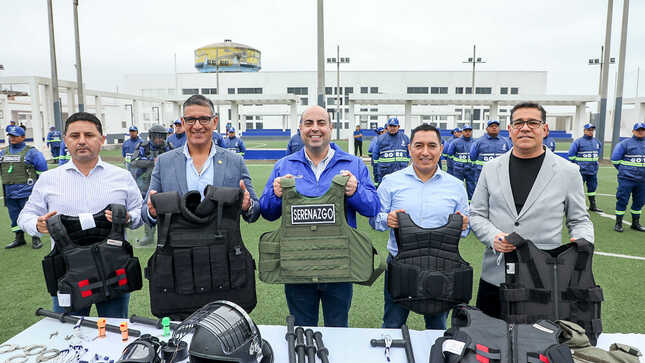  El alcalde del Callao Pedro Spadaro, anunció la próxima implementación de armas no letales para los serenos del Callao