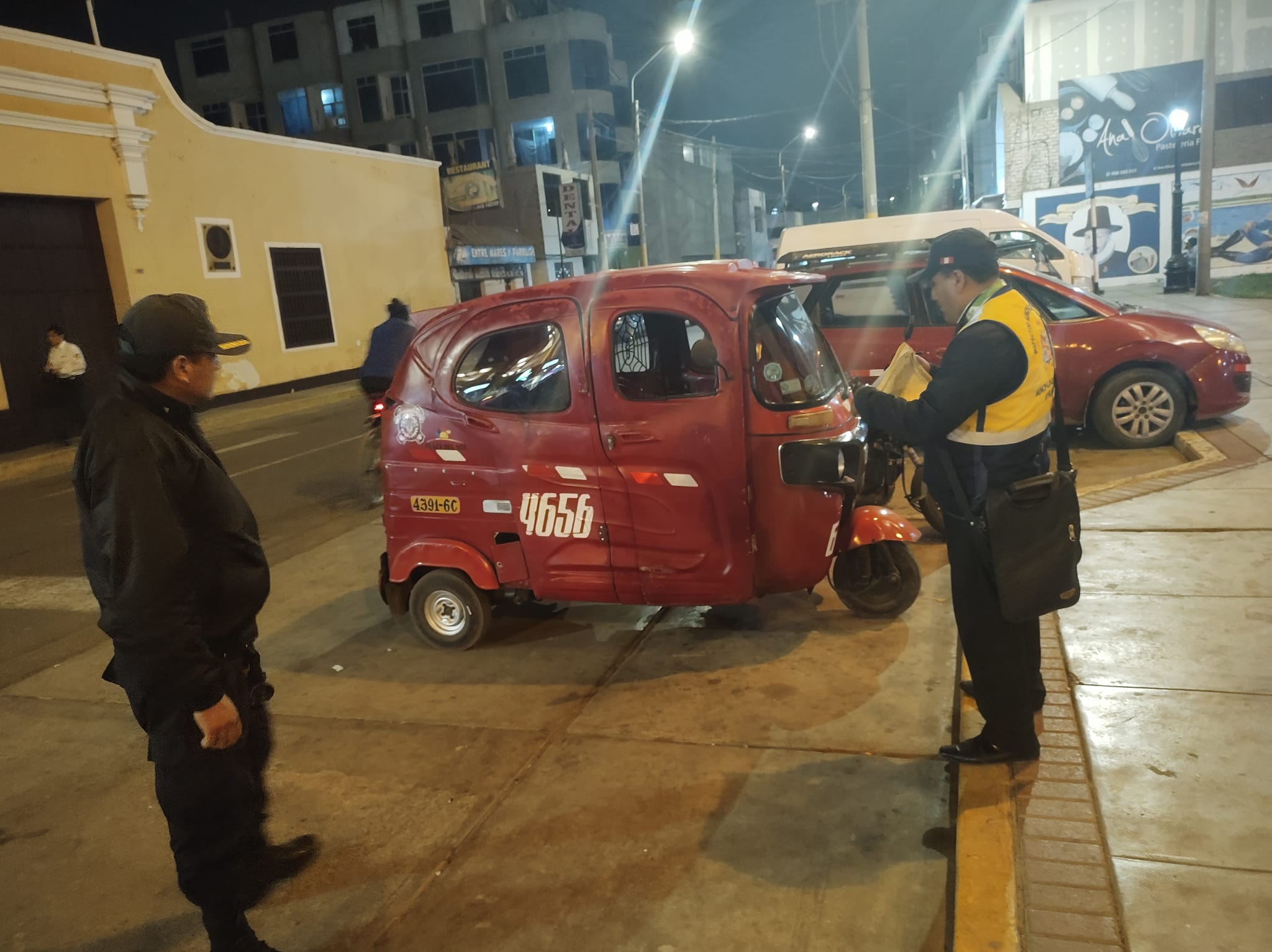 EJECUTAN OPERATIVO INOPINADO DE CONTROL DE TRÁNSITO EN SECTORES MÁS VULNERABLES DE CONGESTIÓN VEHÍCULAR