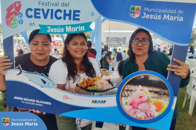 🙌🏻 Inauguramos nuestro festival con el campeonato nacional Maestros Cevicheros, dónde los grandes chefs disputaron la ansiada 🥄 “Cuchara de Oro”. Además los “Mini chefs del Ceviche”, herederos del talento nacional, nos enseñaron sus secretos en la preparación de nuestro plato bandera