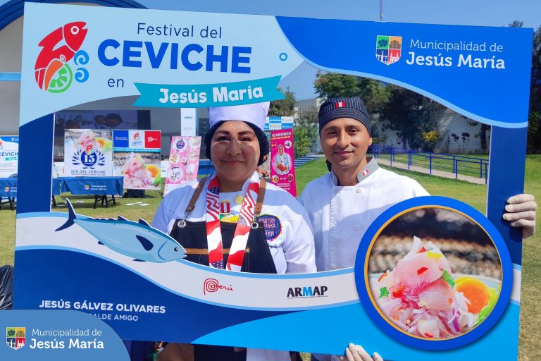 🙌🏻 Inauguramos nuestro festival con el campeonato nacional Maestros Cevicheros, dónde los grandes chefs disputaron la ansiada 🥄 “Cuchara de Oro”. Además los “Mini chefs del Ceviche”, herederos del talento nacional, nos enseñaron sus secretos en la preparación de nuestro plato bandera