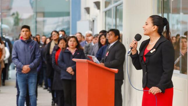 Realizan lunes cívico en nueva sede del gobierno regional 