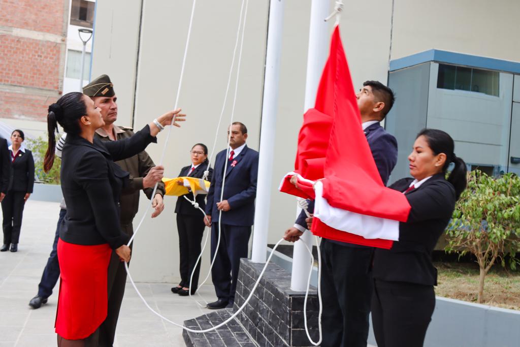 Realizan lunes cívico en nueva sede del gobierno regional