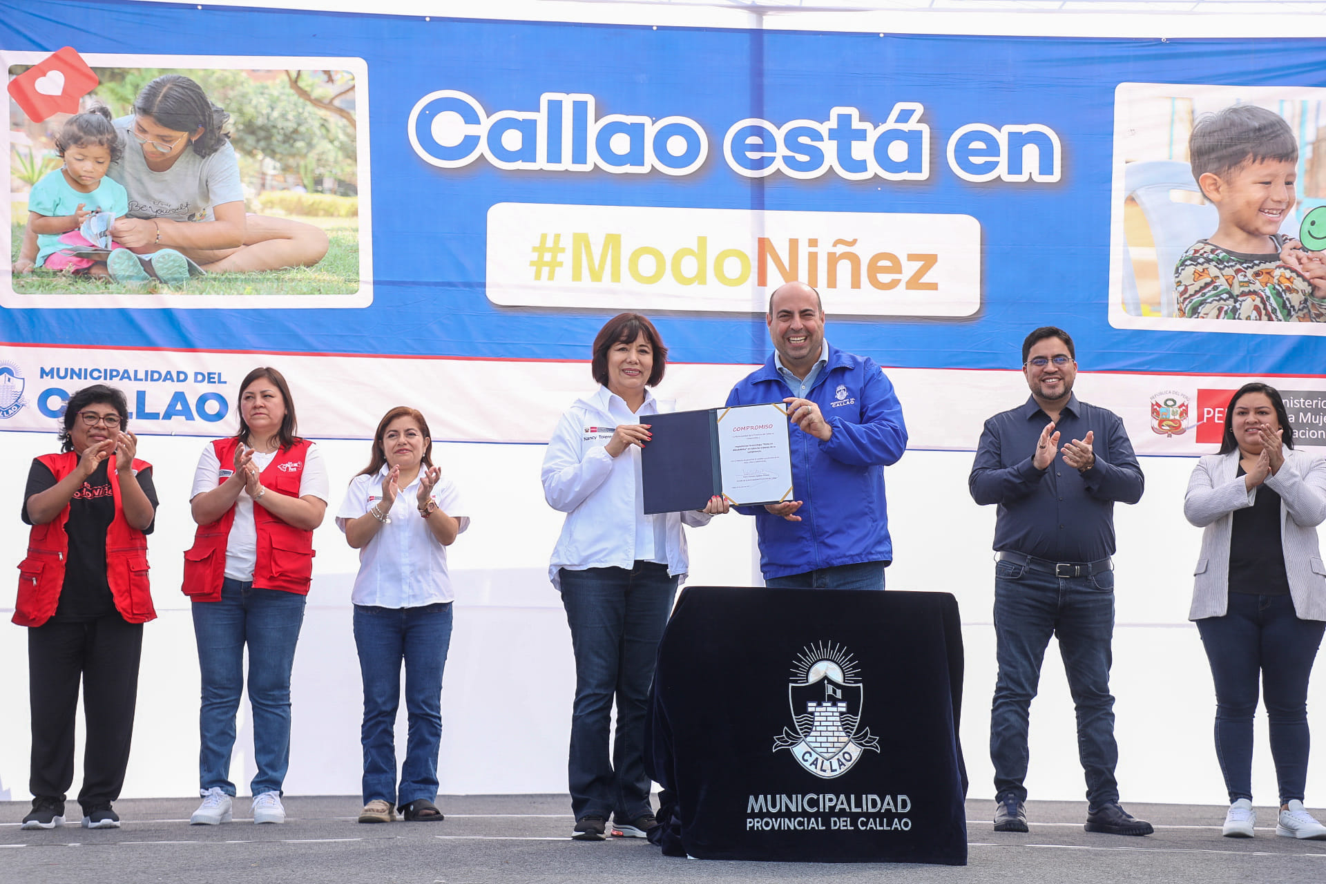 El alcalde Pedro Spadaro y la ministra de la mujer y poblaciones vulnerables, suscribieron un acta de compromiso para la implementación de la estrategia Ponte en #ModoNiñez.