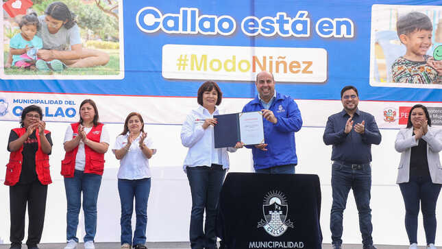 El alcalde Pedro Spadaro y la ministra de la mujer y poblaciones vulnerables, suscribieron un acta de compromiso para la implementación de la estrategia Ponte en #ModoNiñez.
