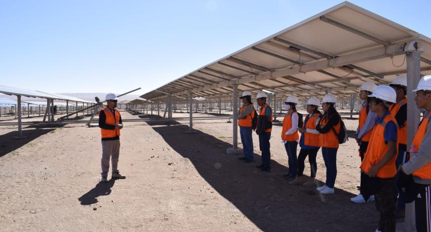 La Municipalidad Provincial Mariscal Nieto presidida por el alcalde provincial, John Larry Coayla, a través de la Sub Gerencia de Gestión del Medio Ambiente en coordinación con la Empresa Solar Panamericana Solar Pack, organizó una visita guiada a la planta solar Moquegua FV con participación de los representes de las instituciones y pobladores del área de influencia del proyecto.