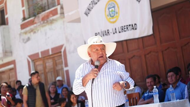 Acuña: "Estoy indignado por lo que pasa en el colegio César Vallejo de Longotea"