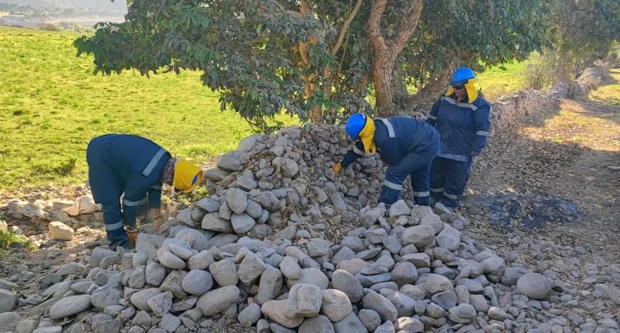 La Municipalidad Provincial de Mariscal Nieto realizó una verificación de campo de la ficha de mantenimiento: “MANTENIMIENTO DE LA INFRAESTRUCTURA EN LOS CAMINOS Y CALLEJONES PRINCIPALES DE LA JUNTA VECINAL SANTA ROSA EN EL DISTRITO DE MOQUEGUA”.