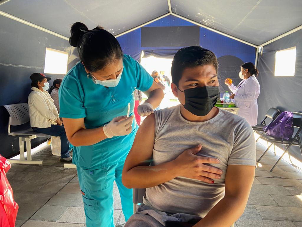 A fin de proteger a la población de la cirrosis y el cáncer de hígado, la Dirección Regional de Salud de Ayacucho recomienda la vacunación completa, con las tres dosis, contra la Hepatitis B, enfermedad altamente infecciosa y silenciosa que puede causar la muerte si no es detectada y tratada a tiempo.