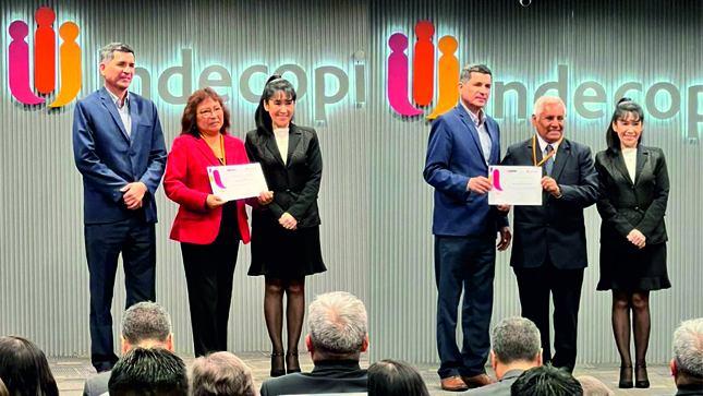 Foto donde reconocen a funcionarios de la UGEL 05