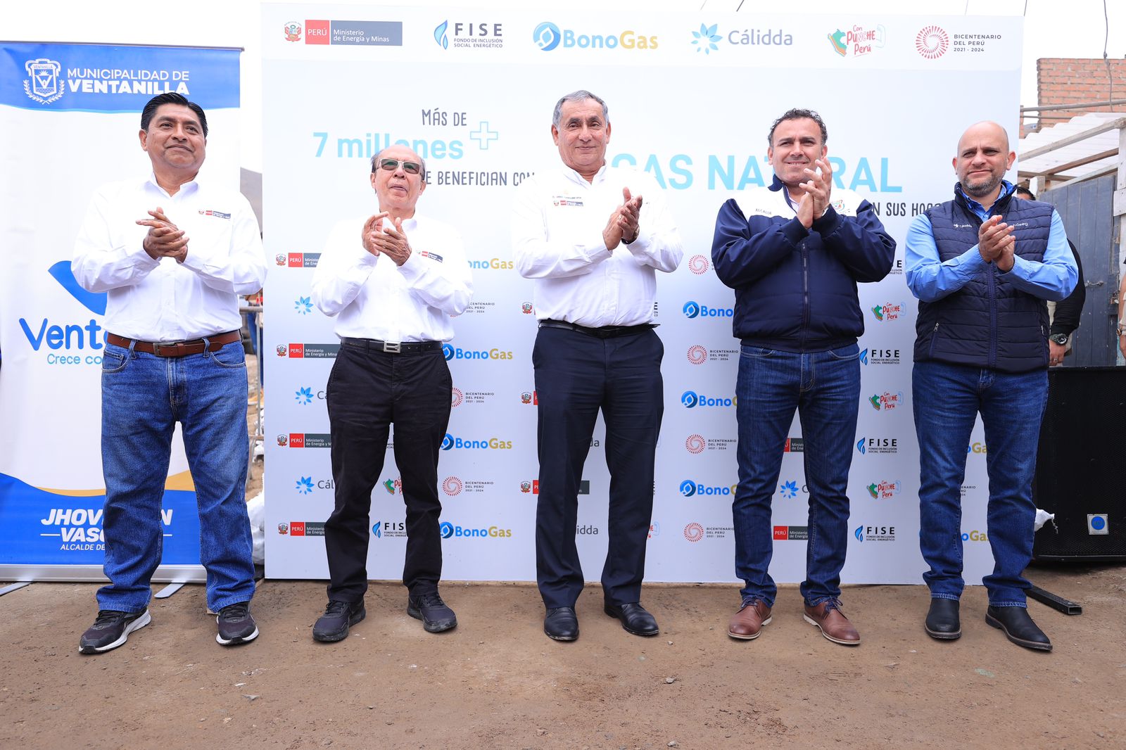 Ministro Oscar Vera inaugura primer proyecto de redes de Gas Natural del Plan “Con Punche Perú” en Ventanilla