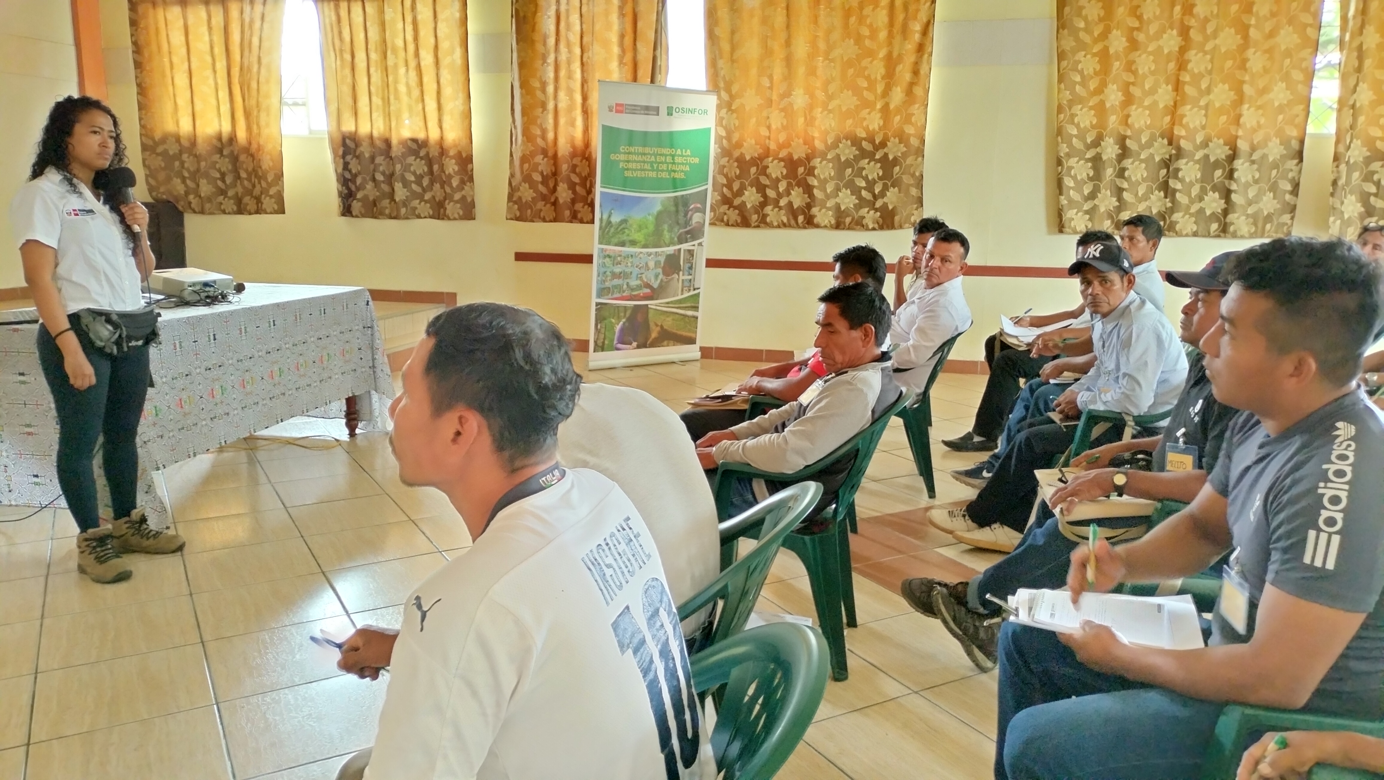 Taller sobre compensación de multas en Iquitos con comunidades