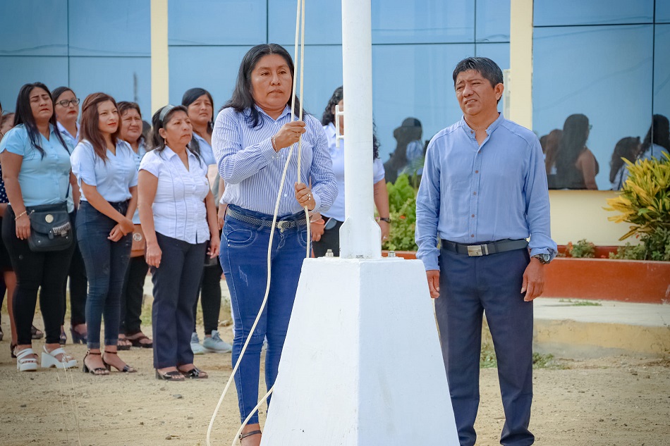 Inicio de semana laboral en la municipalidad de Canoas de Punta Sal