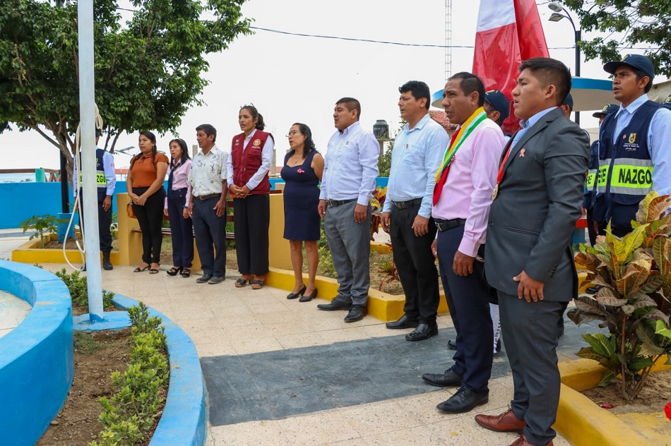 Autoridades participan de ceremonia cívica iniciando el mes de la patria