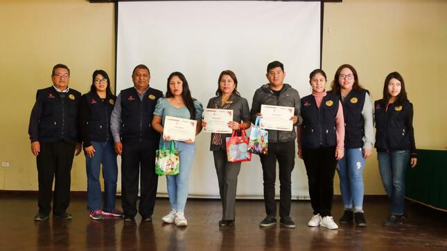 Premiación a los ganadores del concurso de fotografía ambiental