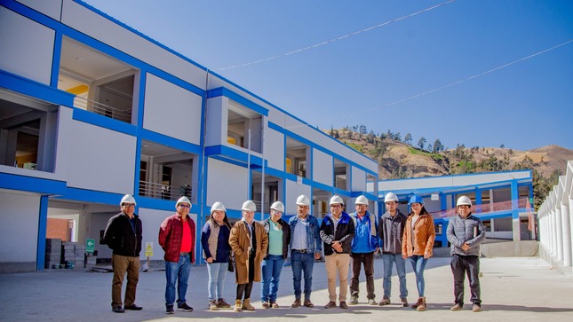 Gobernador regional Percy Godoy supervisa avance de construcción del instituto superior José María Arguedas de Andahuaylas