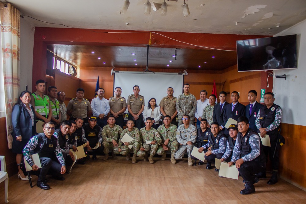 𝗠ó𝗿𝗿𝗼𝗽𝗲: 𝗠𝘂𝗻𝗶𝗰𝗶𝗽𝗮𝗹𝗶𝗱𝗮𝗱 𝗿𝗲𝗰𝗼𝗻𝗼𝗰𝗲 𝘁𝗿𝗮𝗯𝗮𝗷𝗼 𝗱𝗲𝗹 𝗘𝗷é𝗿𝗰𝗶𝘁𝗼, 𝗣𝗼𝗹𝗶𝗰í𝗮 𝘆 𝗦𝗲𝗿𝗲𝗻𝗮𝘇𝗴𝗼.