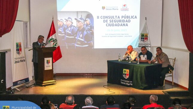 Gracias a los vecinos que asistieron a la 🚨 𝐈𝐈 𝐂𝐨𝐧𝐬𝐮𝐥𝐭𝐚 𝐏𝐮́𝐛𝐥𝐢𝐜𝐚 𝐝𝐞 𝐒𝐞𝐠𝐮𝐫𝐢𝐝𝐚𝐝 𝐂𝐢𝐮𝐝𝐚𝐝𝐚𝐧𝐚 👏🏻. Nuestro alcalde, Jesús Gálvez Olivares, como presidente del #Codisec, informó a los asistentes acerca de la ejecución de las políticas, planes, programas y proyectos de seguridad ciudadana, que se han realizado durante el segundo trimestre del año 2023 💪.