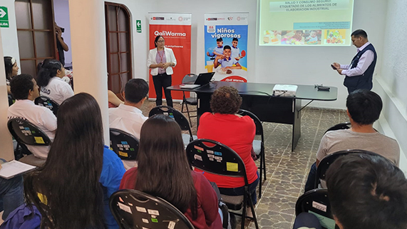 Con el objetivo de garantizar un servicio alimentario de calidad durante todos los días del año lectivo, se llevó a cabo la capacitación para los representantes de 11 empresas proveedoras adjudicadas para brindar el servicio alimentario escolar a 4369 instituciones educativas de la región Piura.