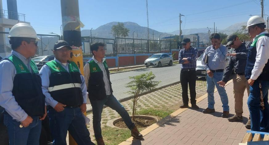 En horas de la mañana se llevó a cabo la suscripción del Acta de Recepción y Transferencia de la Obra denominada “SUBSISTEMA DE DISTRIBUCION PRIMARIA EN 10 KV Y SUBESTACION DE DISTRIBUCION SECUNDARIA EN 380/220V, SERVICIO PARTICULAR Y ALUMBRADO PÚBLICO PARA LA ELECTRIFICACIÓN DEL MEJORAMIENTO DEL SERVICIO DE TRANSITABILIDAD VEHICULAR Y PEATONAL DE LA CALLE HERNAN TURCKE PODESTA Y CENTRO COMERCIAL FUNDO ACACOLLO UBICADO EN EL DISTRITO DE MOQUEGUA”.