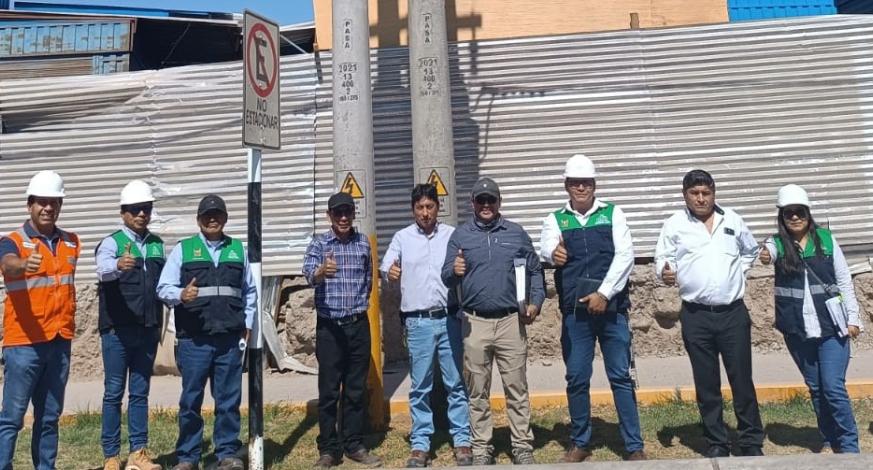 En horas de la mañana se llevó a cabo la suscripción del Acta de Recepción y Transferencia de la Obra denominada “SUBSISTEMA DE DISTRIBUCION PRIMARIA EN 10 KV Y SUBESTACION DE DISTRIBUCION SECUNDARIA EN 380/220V, SERVICIO PARTICULAR Y ALUMBRADO PÚBLICO PARA LA ELECTRIFICACIÓN DEL MEJORAMIENTO DEL SERVICIO DE TRANSITABILIDAD VEHICULAR Y PEATONAL DE LA CALLE HERNAN TURCKE PODESTA Y CENTRO COMERCIAL FUNDO ACACOLLO UBICADO EN EL DISTRITO DE MOQUEGUA”.
