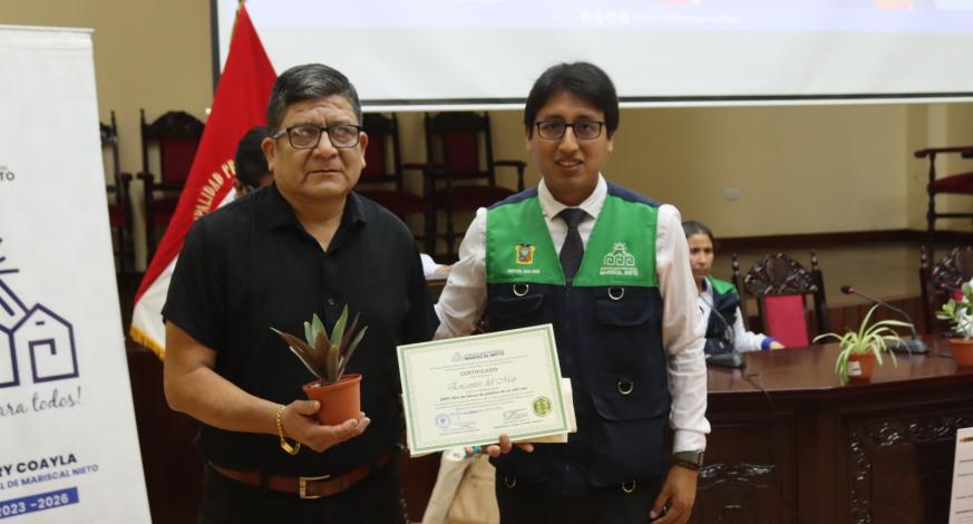 El alcalde John Larry Coayla identificó a establecimientos que implementaron mecanismos para mejorar el cuidado del medio ambiente de acuerdo a las recomendaciones de las supervisiones ambientales realizadas por la Sub Gerencia de Gestión del Medio Ambiente y en conmemoración del día Internacional Libre de Bolsas de Plástico, se realizó el “Reconocimiento a establecimientos comerciales por buenas prácticas ambientales de la ciudad.