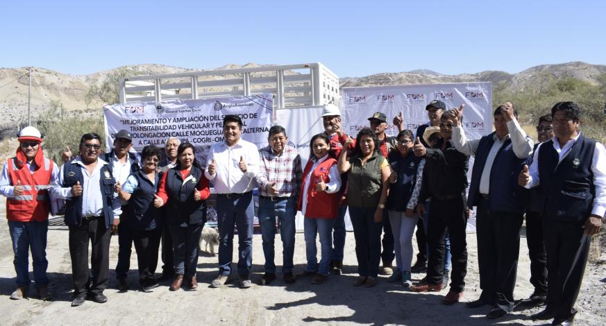 El Alcalde Provincial, John Larry Coayla, participó como parte del directorio del Fondo de Desarrollo Moquegua, de la Colocación de la primera piedra del proyecto “Mejoramiento y ampliación del servicio de transitabilidad vehicular y peatonal de la prolongación calle Moquegua y vía alterna a calle Arequipa - Cogri” en el distrito de Omate, provincia de General Sanchez Cerro, gracias a los 100 millones de soles de adelanto como aporte por responsabilidad social de la empresa Anglo American Quellaveco.