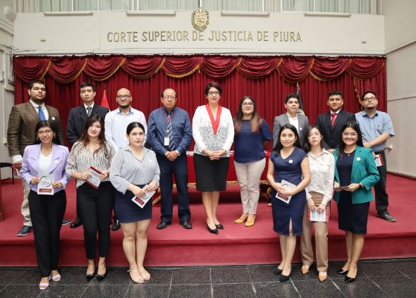 Personal de la Corte Superior de Justicia de Piura.