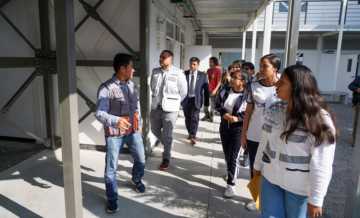 Entregamos la escuela temporal para la IE 7207 Mariscal Ramón Castilla en San Juan de Miraflores