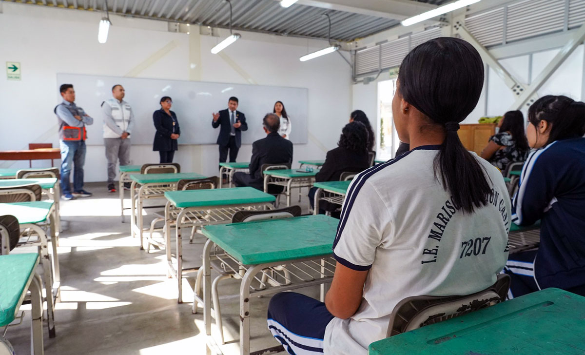 Entregamos la escuela temporal para la IE 7207 Mariscal Ramón Castilla en San Juan de Miraflores