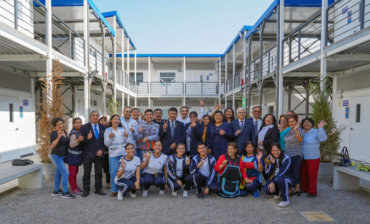 Entregamos la escuela temporal para la IE 7207 Mariscal Ramón Castilla en San Juan de Miraflores