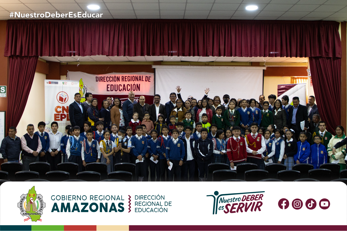 Escolares, maestros y directivos en el lanzamiento del concurso Perú Lee