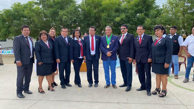 Alcalde Acude A Apertura De Actividades Por El 77 Aniversario De La I.E. "CARLOS A. SALAVERRY" 