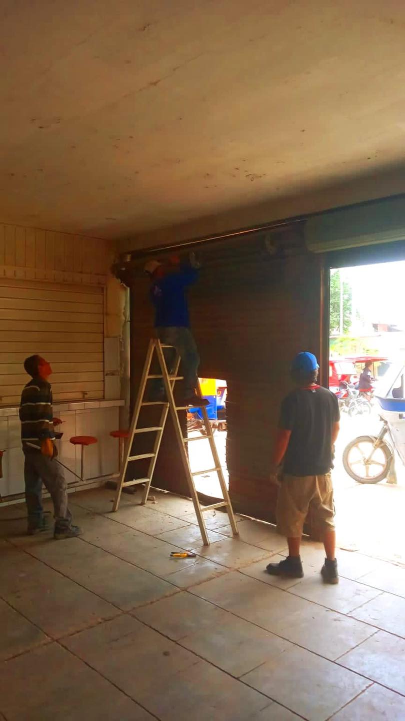 CAMBIO DE PUERTAS EN MERCADO MODELO BRINDA MAYOR SEGURIDAD A COMERCIANTES Y PÚBLICO