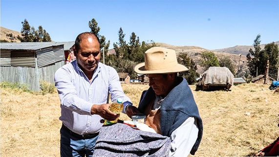 FOTOS DEL ALCALDE EN ENTREGA