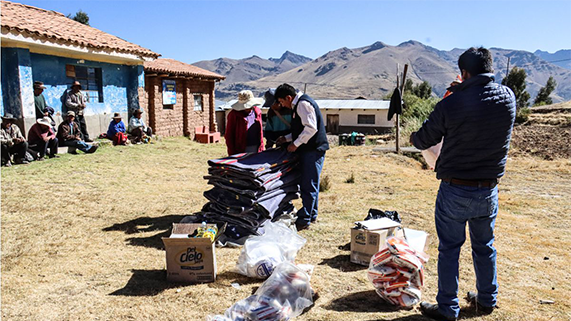 FOTOS DEL ALCALDE EN ENTREGA