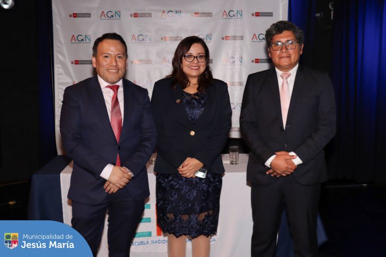 ✔️ Gracias al éxito de nuestro concurso “En búsqueda de tesoros”, fuimos invitados al 31° Aniversario de la Escuela Nacional Archivística. Nuestra Subgerenta de Atención al Ciudadano, Gestión Documental y Archivo, Mirtha Escajadillo Caballero; pudo exponer acerca de las estrategias que usamos en la Municipalidad de Jesús María, enfocadas en mejorar la gestión de los archivos 📜 y difundir nuestro patrimonio cultural.