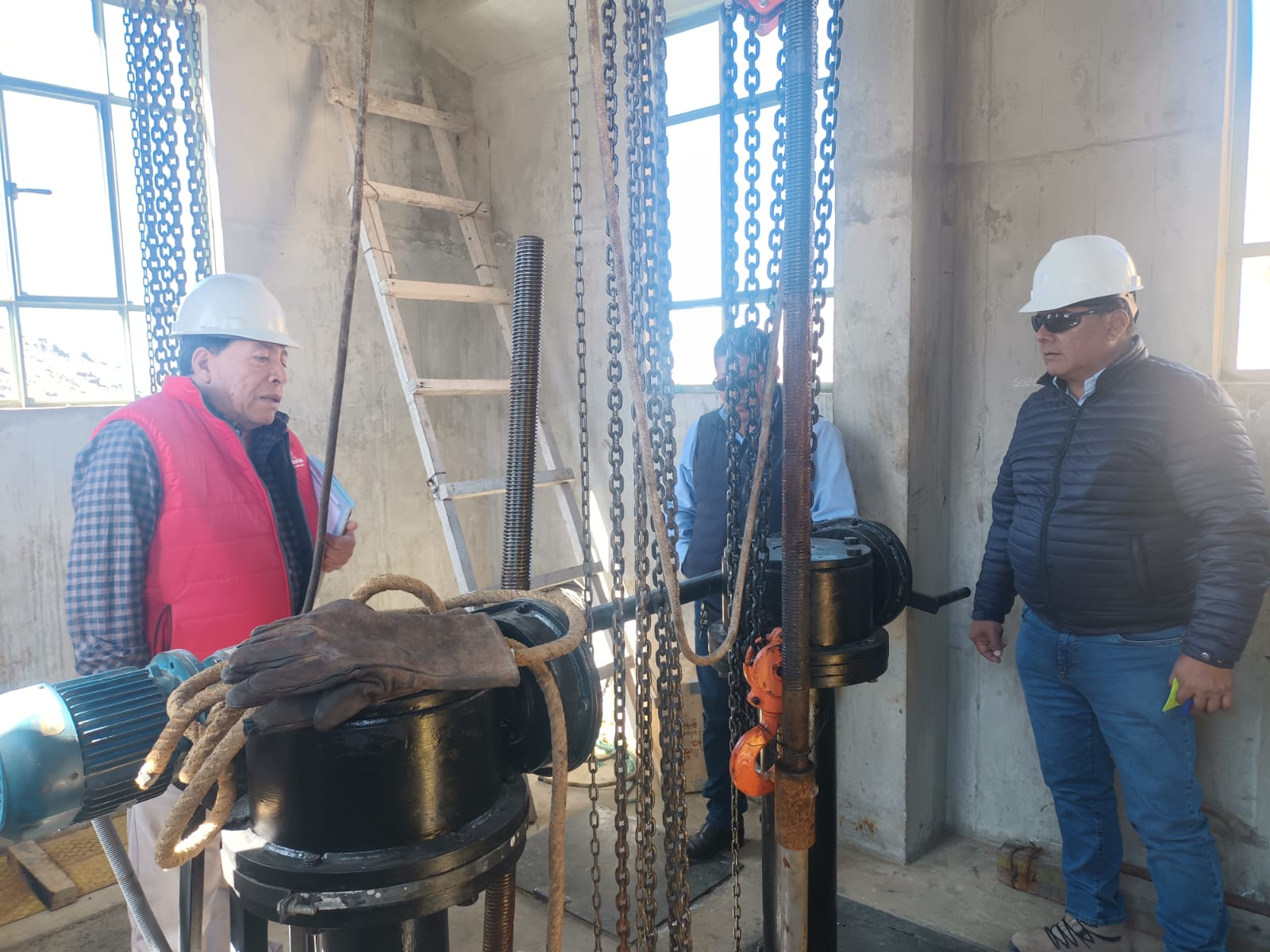 Gerente general del proyecto especial regional pasto grande realizó supervisión en las compuertas del embalse de pasto grande.