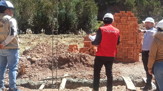 La Contraloría General alertó deficiencias en la construcción de la obra de mejoramiento del cementerio general en el Anexo Chauyar, distrito de San Francisco de Asís de Yarusyacán, lo cual ponen en riesgo la durabilidad y vida útil de este proyecto valorizado en más de S/ 700 mil y que está a cargo de la Municipalidad Distrital de San Francisco de Asís de Yarusyacán.