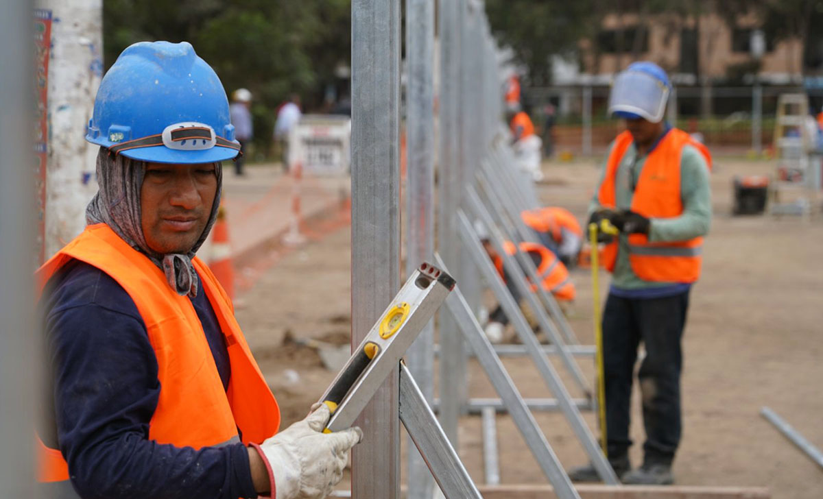 Minedu comienza construcción de aulas temporales para Escuela Bicentenario en San Juan de Lurigancho