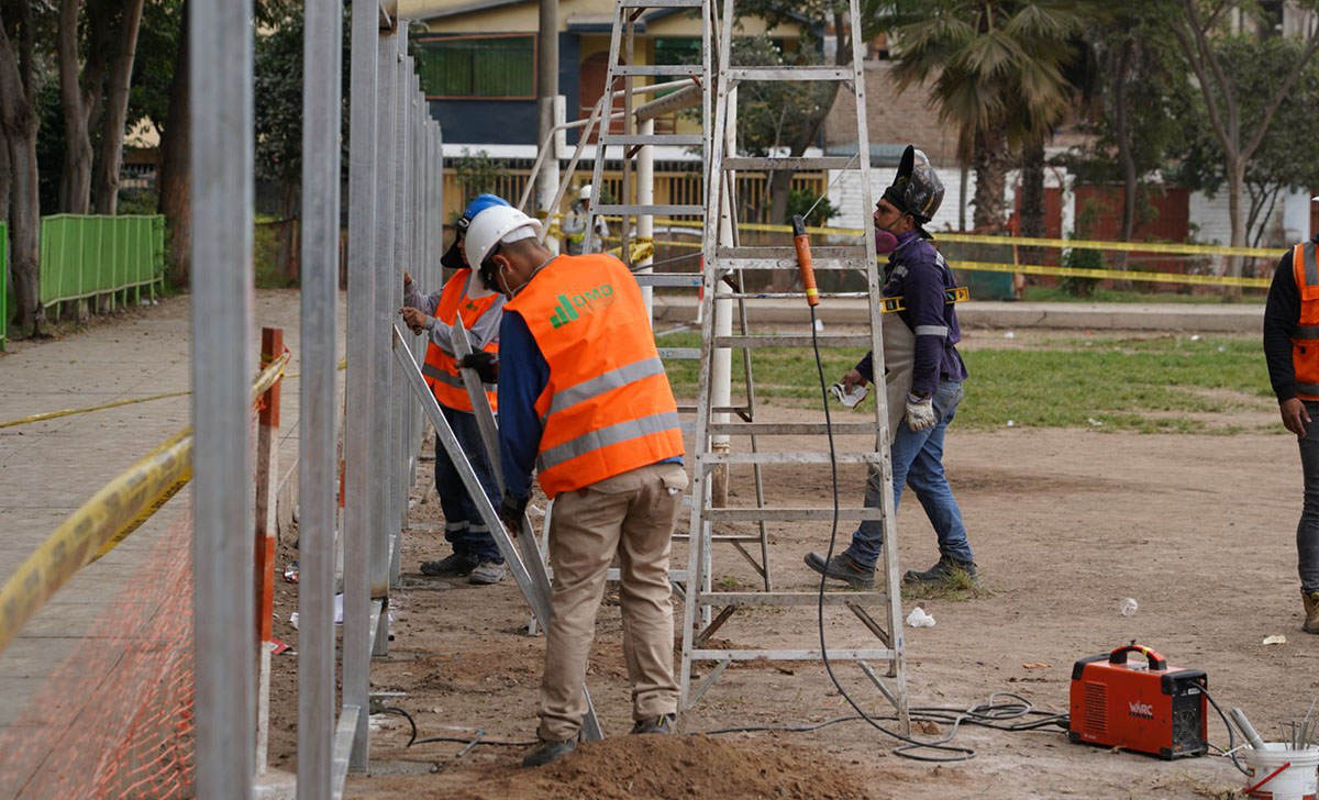Minedu comienza construcción de aulas temporales para Escuela Bicentenario en San Juan de Lurigancho