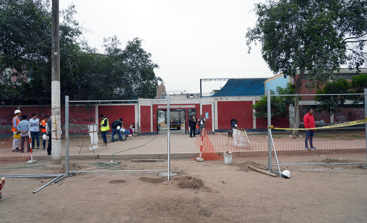 Minedu comienza construcción de aulas temporales para Escuela Bicentenario en San Juan de Lurigancho