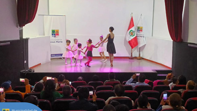 Con entusiasmo y alegría 🥳 se celebró la clausura de los talleres culturales y educativos de la temporada 🍂 Otoño 2023 de la Municipalidad de Jesús María.