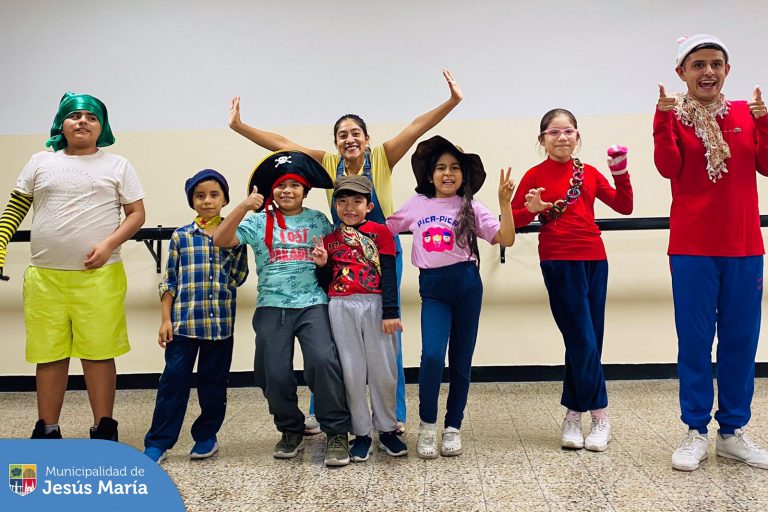 Con entusiasmo y alegría 🥳 se celebró la clausura de los talleres culturales y educativos de la temporada 🍂 Otoño 2023 de la Municipalidad de Jesús María.