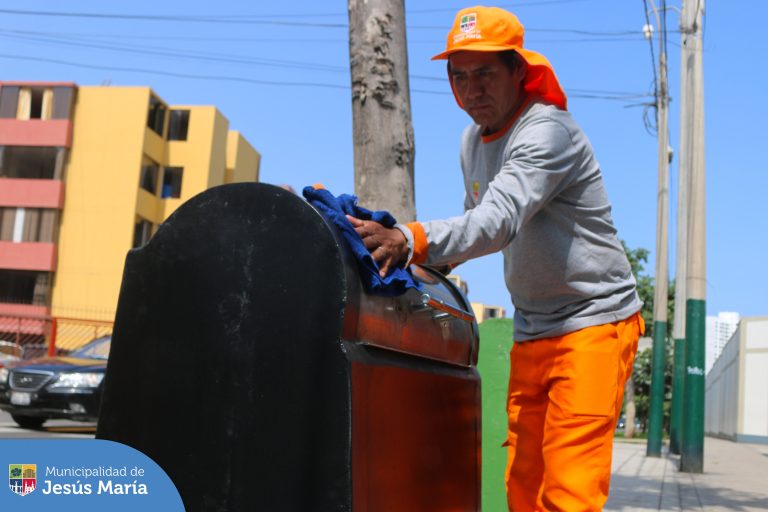 ✅ Se ha realizado la reposición de nuevos contenedores soterrados ubicados en la cuadra 15 de Jr. Pachacutec.