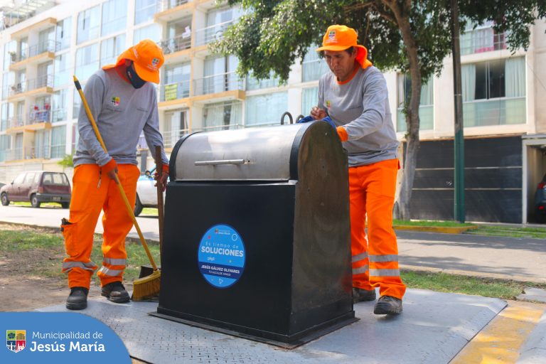 ✅ Se ha realizado la reposición de nuevos contenedores soterrados ubicados en la cuadra 15 de Jr. Pachacutec.