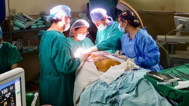 Equipo multidisciplinario del hospital Loayza salva vida a gestante con tumor cerebral