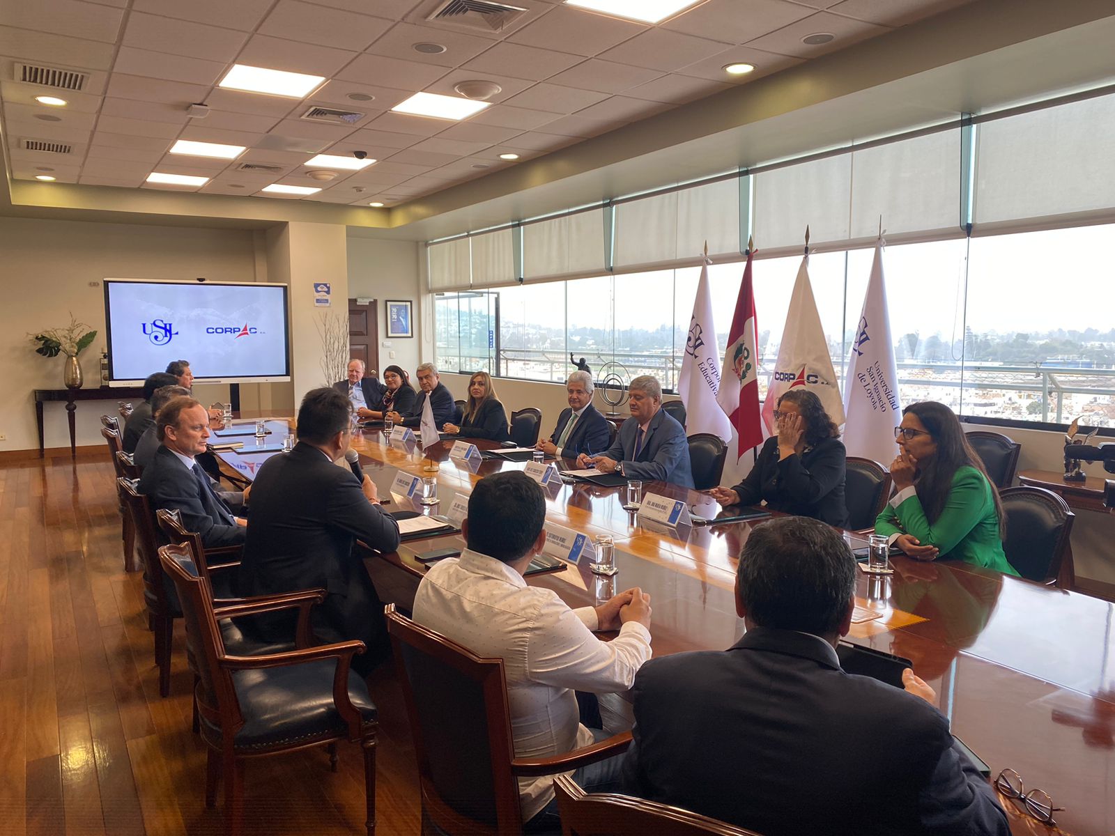 CORPAC suscribe convenio con Universidad San Ignacio de Loyola