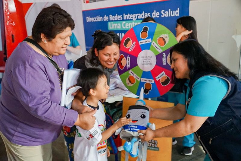 Foto 4 de San Juan de Lurigancho: Gran lanzamiento por la fiesta de la vacunación contra la polio y sarampión congrega a niñas y niños menores 5 años